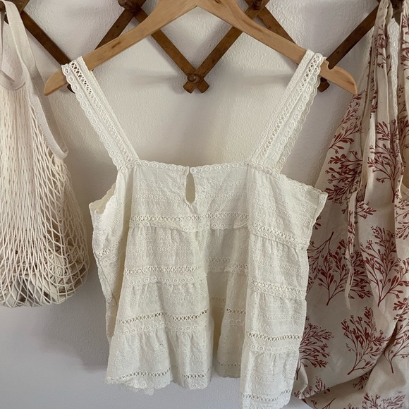 Textured tiered cream tank - Picture 3 of 3